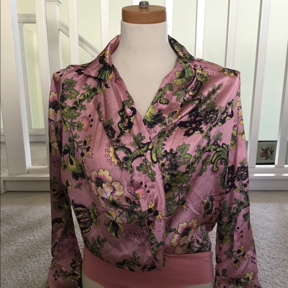 Pink floral tuck-in shirt